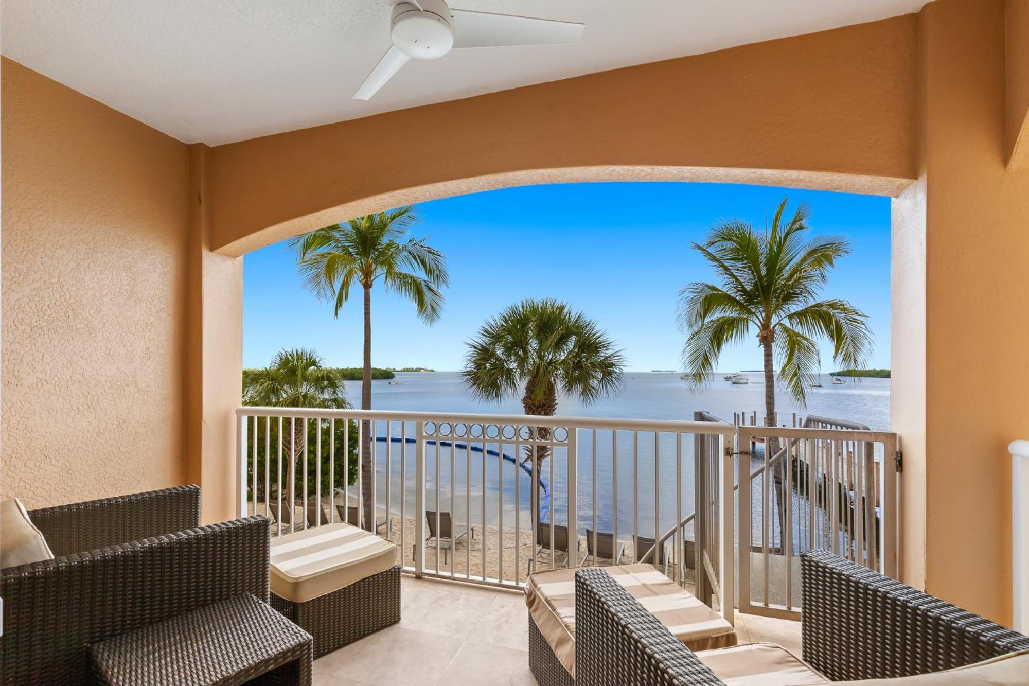 Resort Beachside & Residences